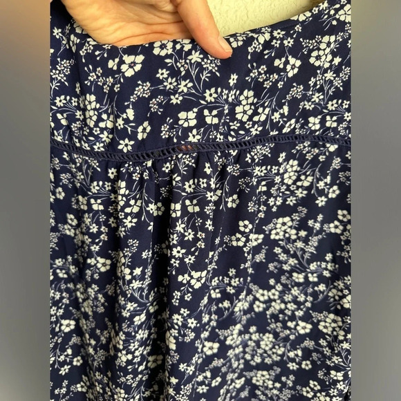 Collective Concepts Blue Floral Long Sleeve Flowy Top Size Small - Picture 12 of 12